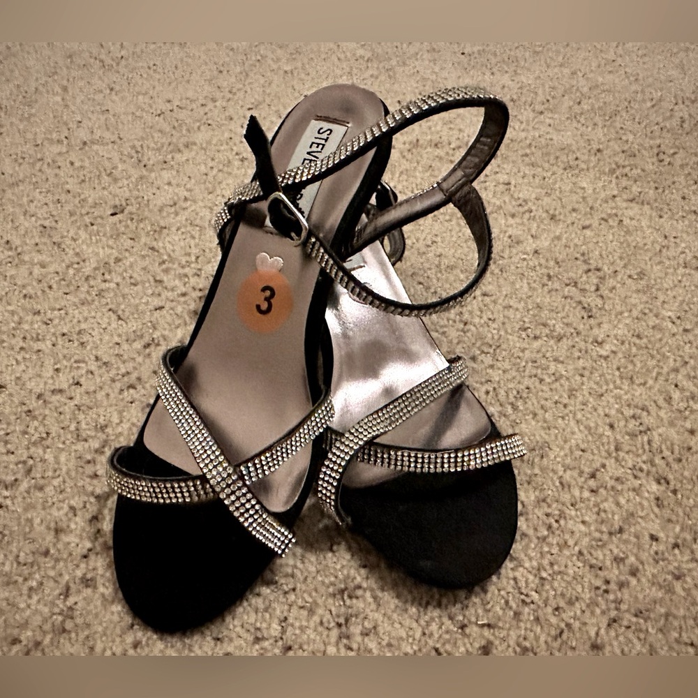 Diamond Stud Fashionable Shoes 💎